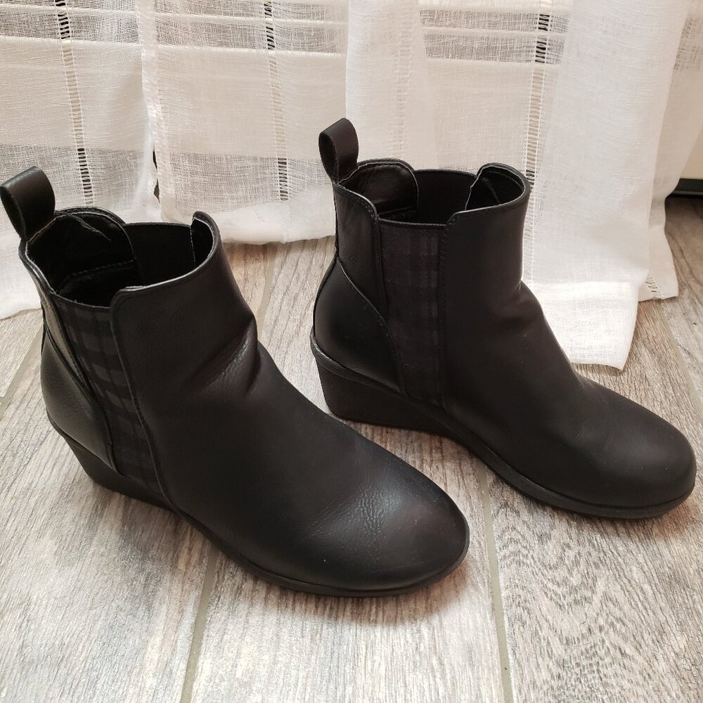 Muk Luks Oxford wedge ankle booties 6.5 black